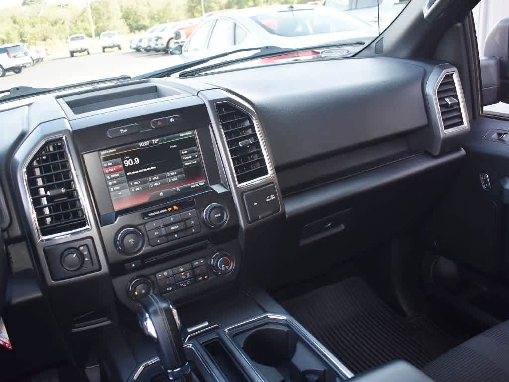 2015 Ford F-150 XLT photo 17