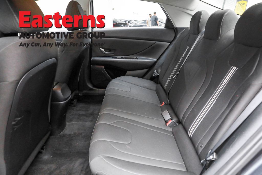 2021 Hyundai Elantra SEL Convenience photo 16
