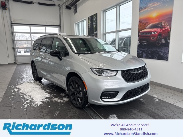 2026 Chrysler Pacifica Limited's photo