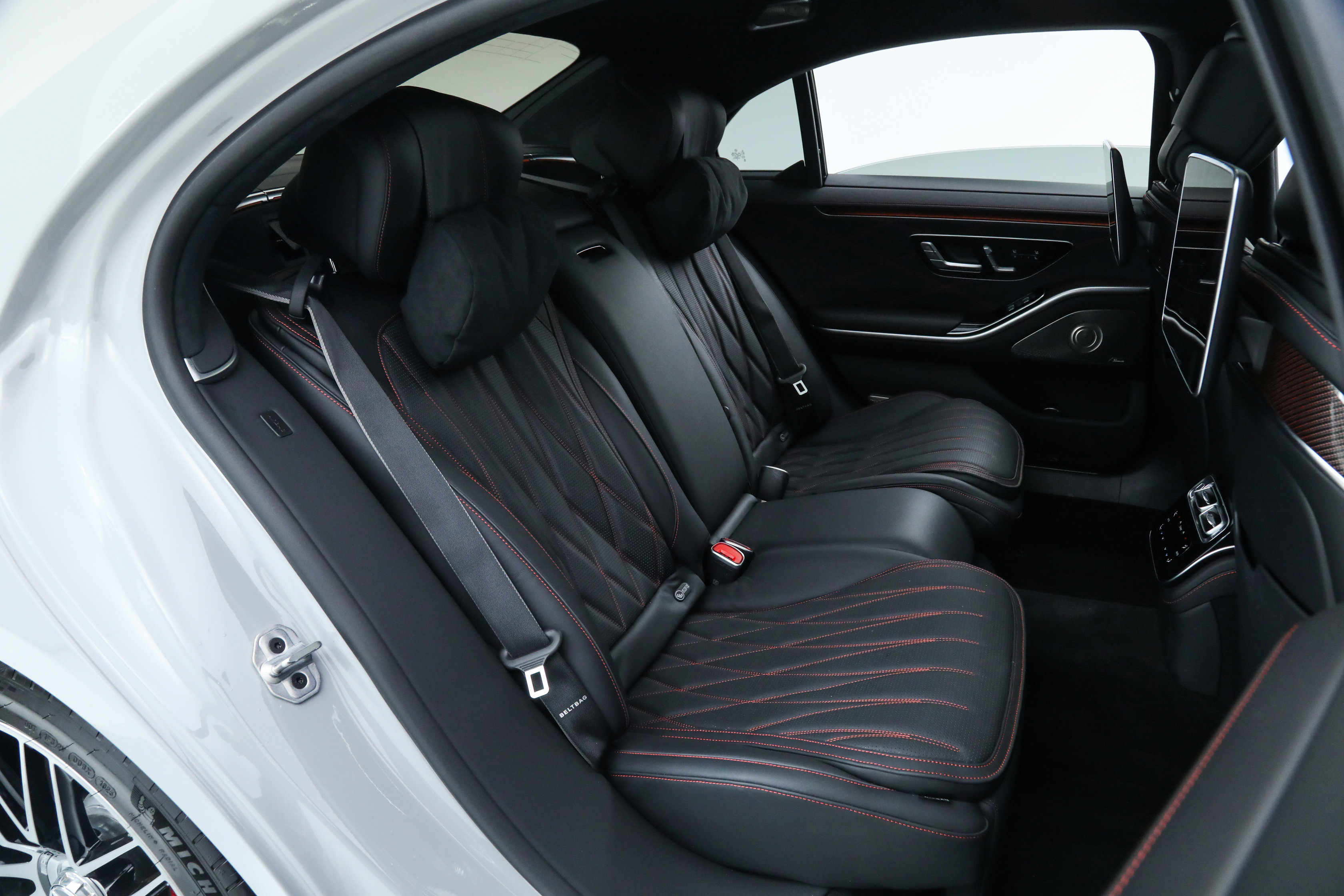 2024 Mercedes Benz S AMG 63 E PERFORMANCE photo 18
