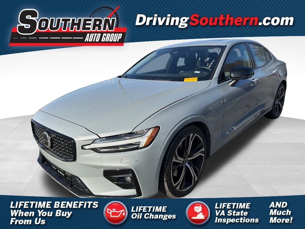 2024 Volvo S60 Plus's photo