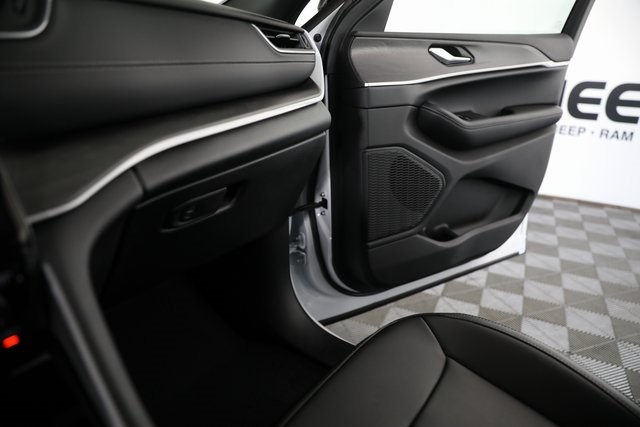 2025 Jeep Grand Cherokee Limited photo 13