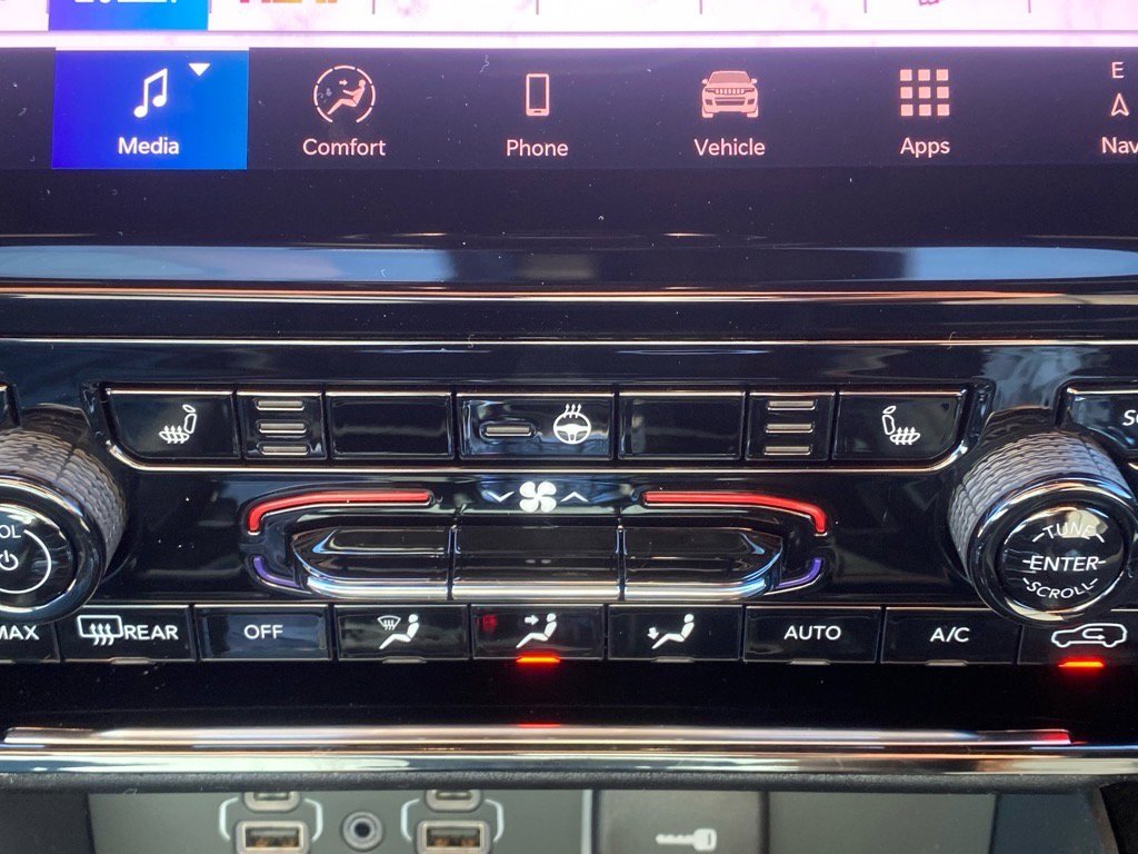 2025 Jeep Grand Cherokee Limited photo 9