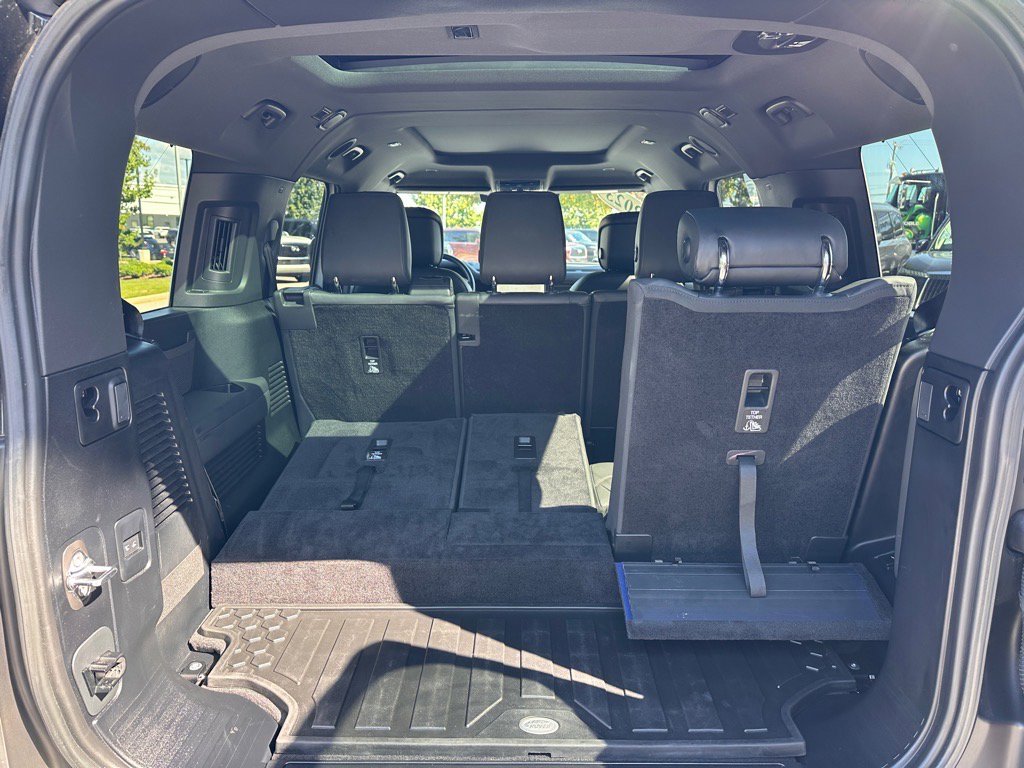 2023 Land Rover Defender 130 X-Dynamic SE photo 29