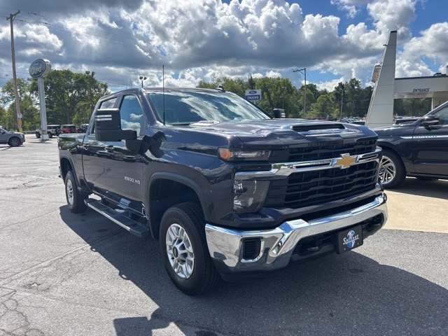 2024 Chevrolet Silverado 2500HD LT photo 2