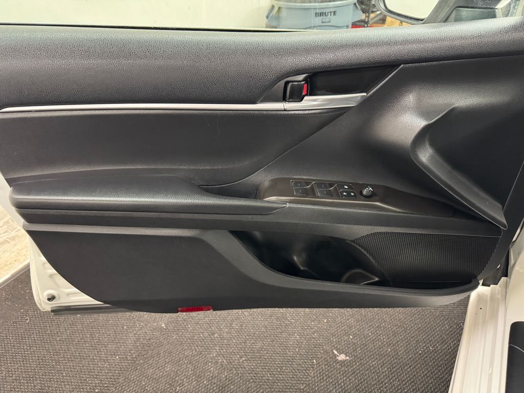 2021 Toyota Camry SE photo 11