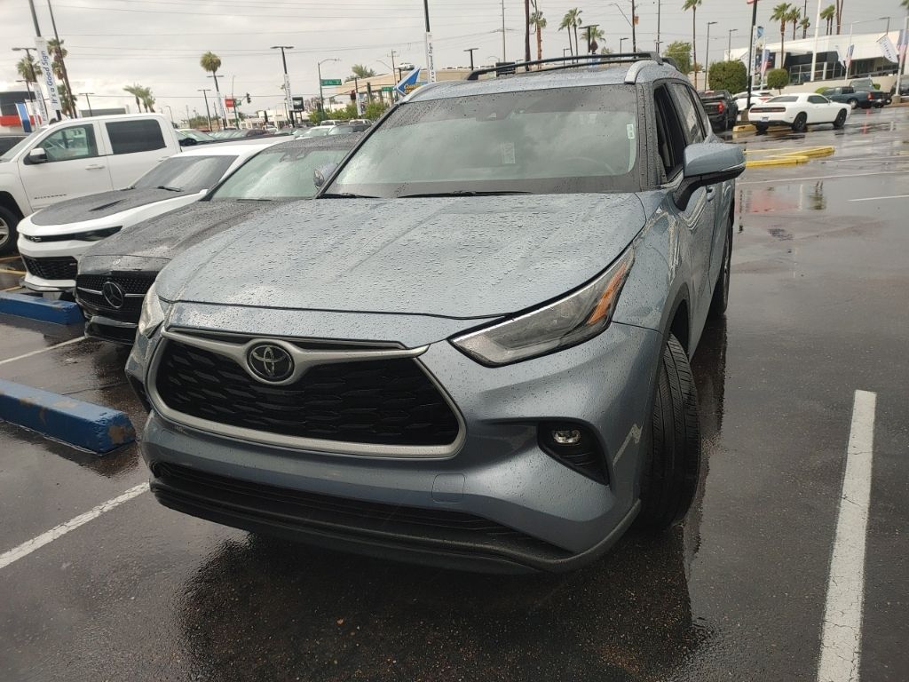 2024 Toyota Highlander XLE photo 8