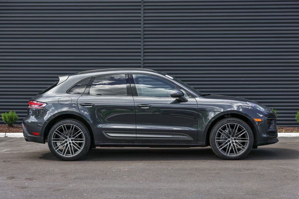 2025 Porsche Macan T photo 8