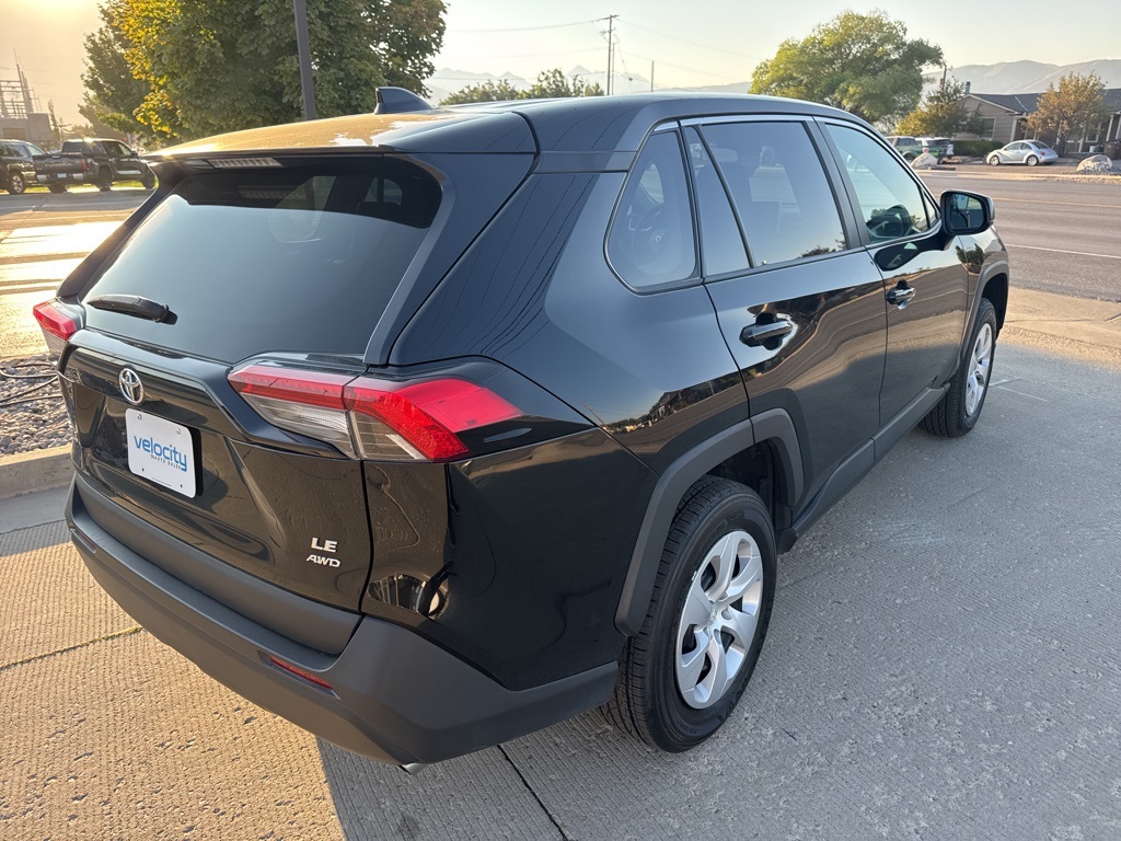 2024 Toyota RAV4 LE photo 7
