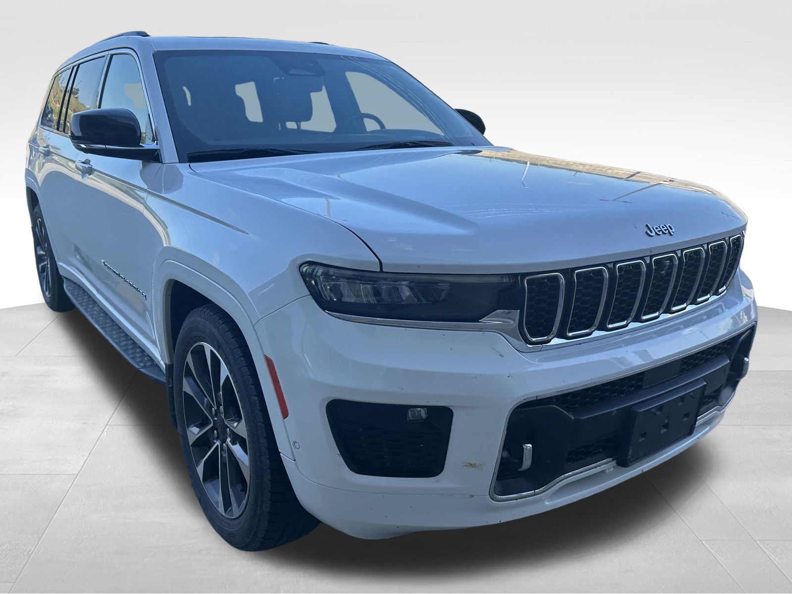 2022 Jeep Grand Cherokee Overland photo 2