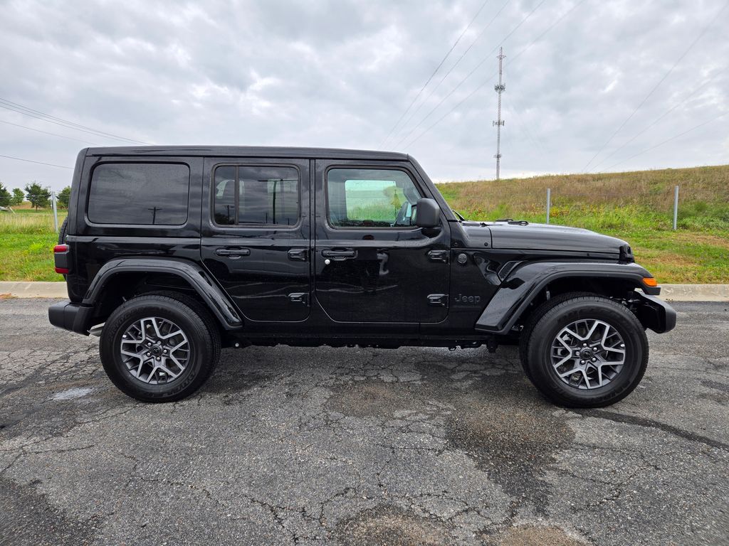 2025 Jeep Wrangler Sahara photo 2
