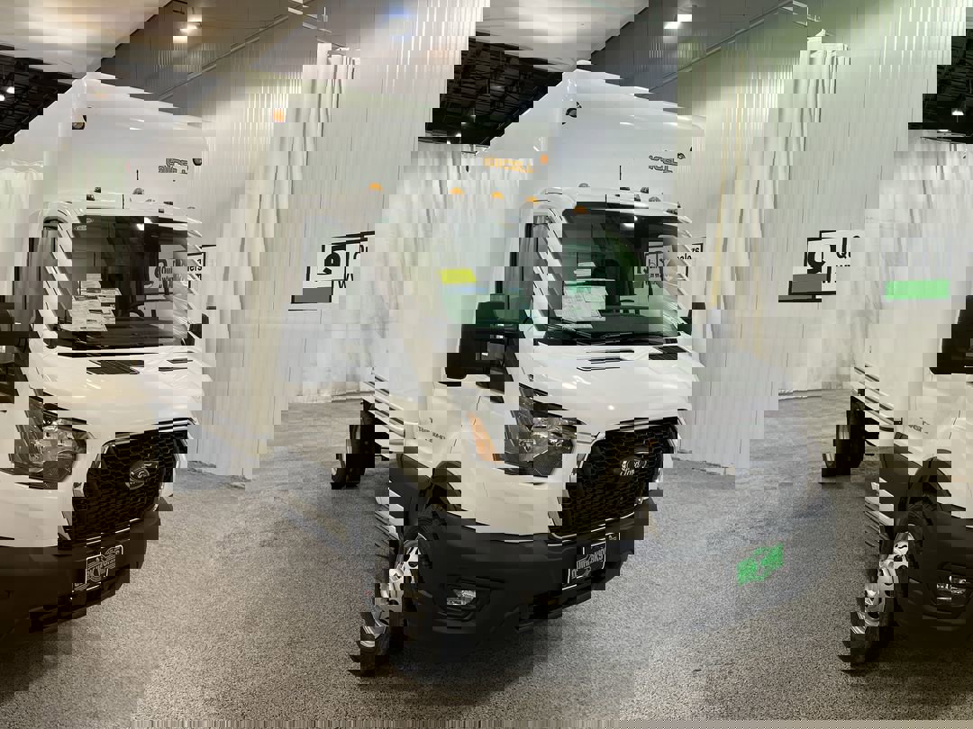 2025 Ford Transit Cutaway photo 3