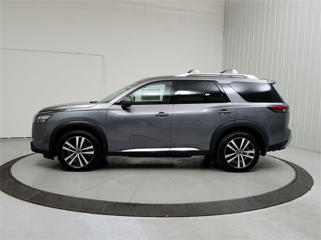 2025 Nissan Pathfinder Platinum photo 4
