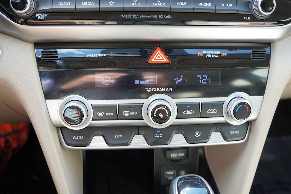 2020 Hyundai Elantra Limited photo 23