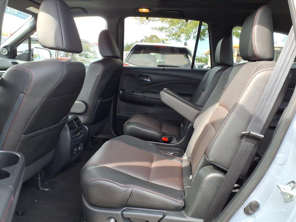 2022 Honda Pilot Black Edition photo 12