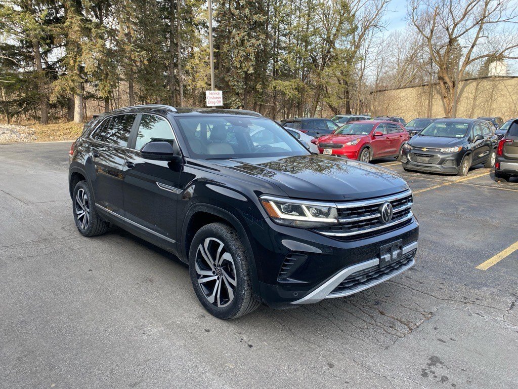 2022 Volkswagen Atlas Cross Sport SEL's photo