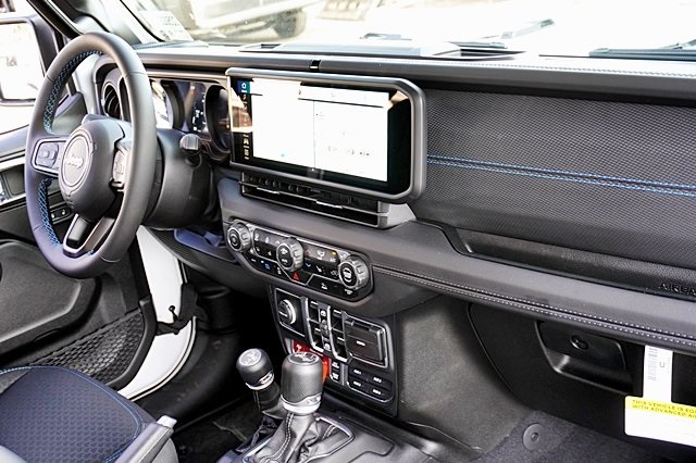 2025 Jeep Wrangler Rubicon 4xe photo 14