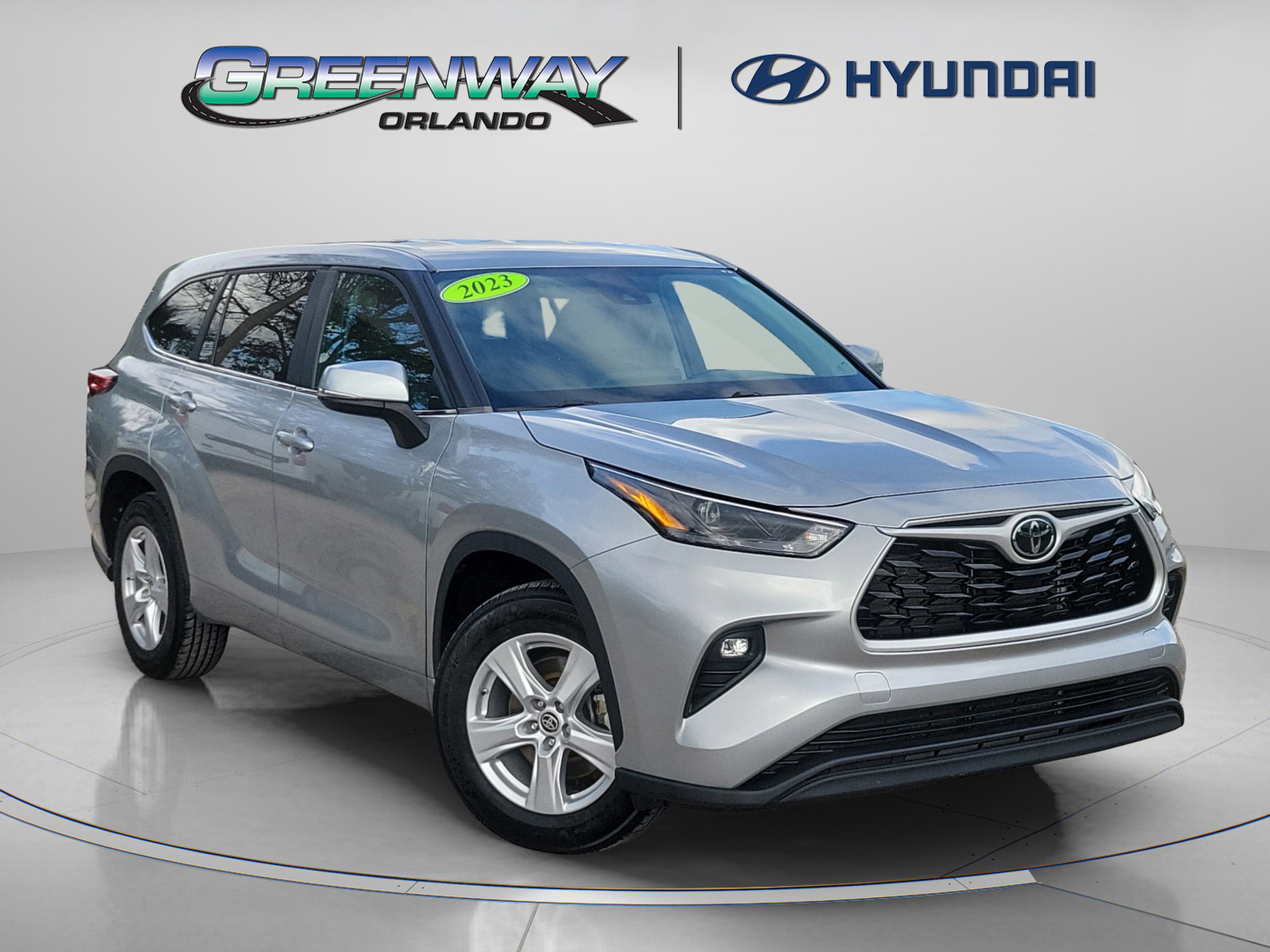 2023 Toyota Highlander LE's photo