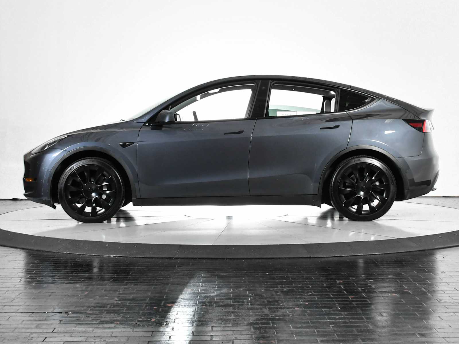 Used 2021 Tesla Model Y Standard Range with VIN 5YJYGDED8MF105331 for sale in Dallas, TX