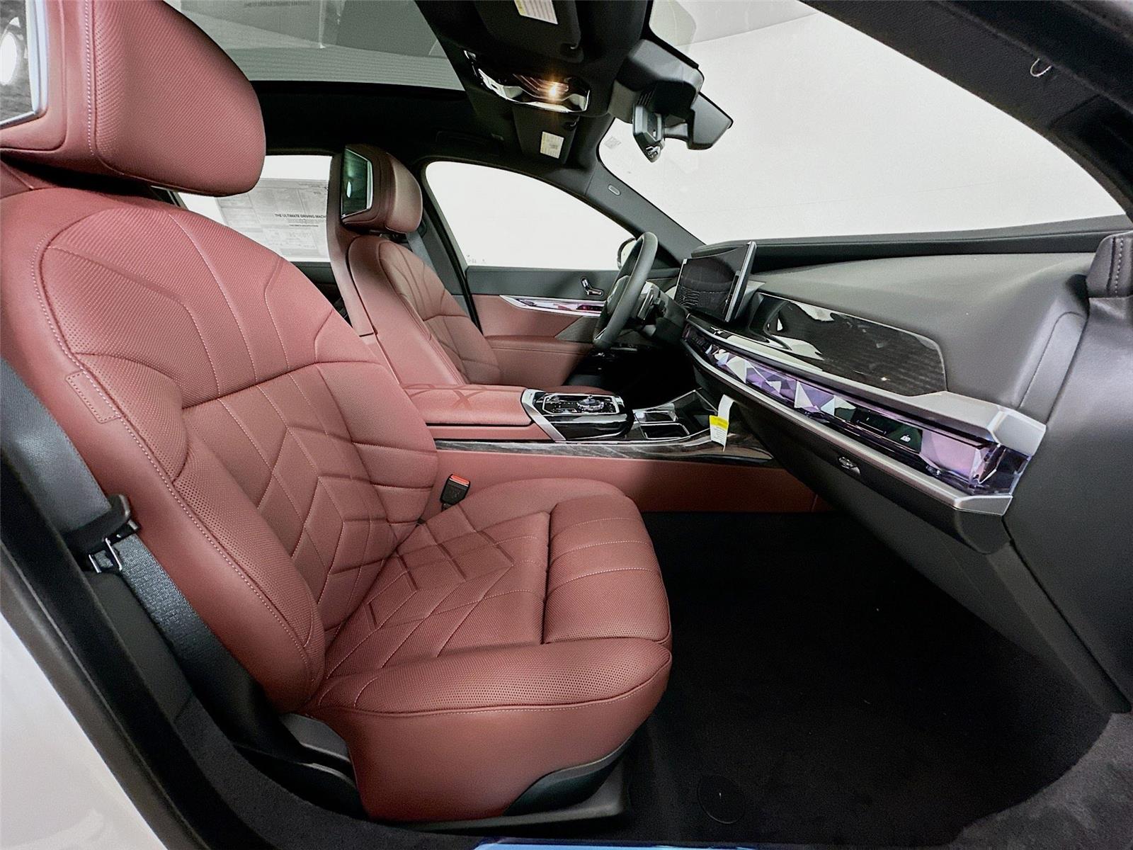 2026 Bmw 750e photo 30