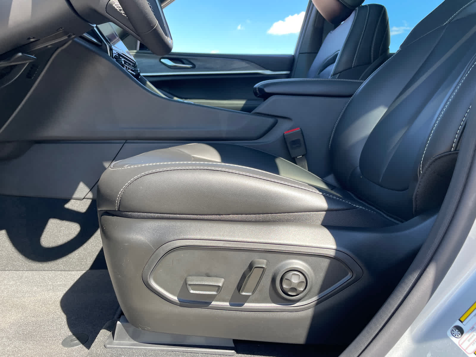 2025 Jeep Grand Cherokee Limited photo 19