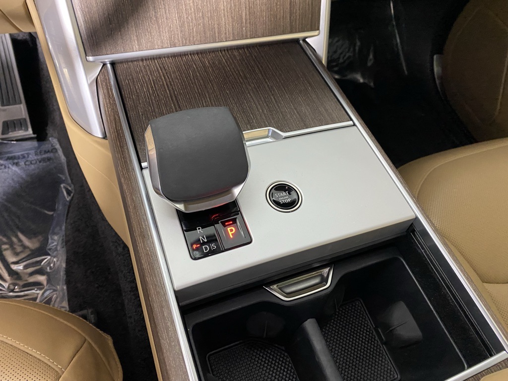 2024 Land Rover Range Rover SE photo 17