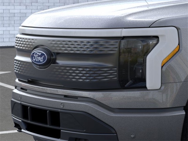 2025 Ford F-150 Lightning photo 13