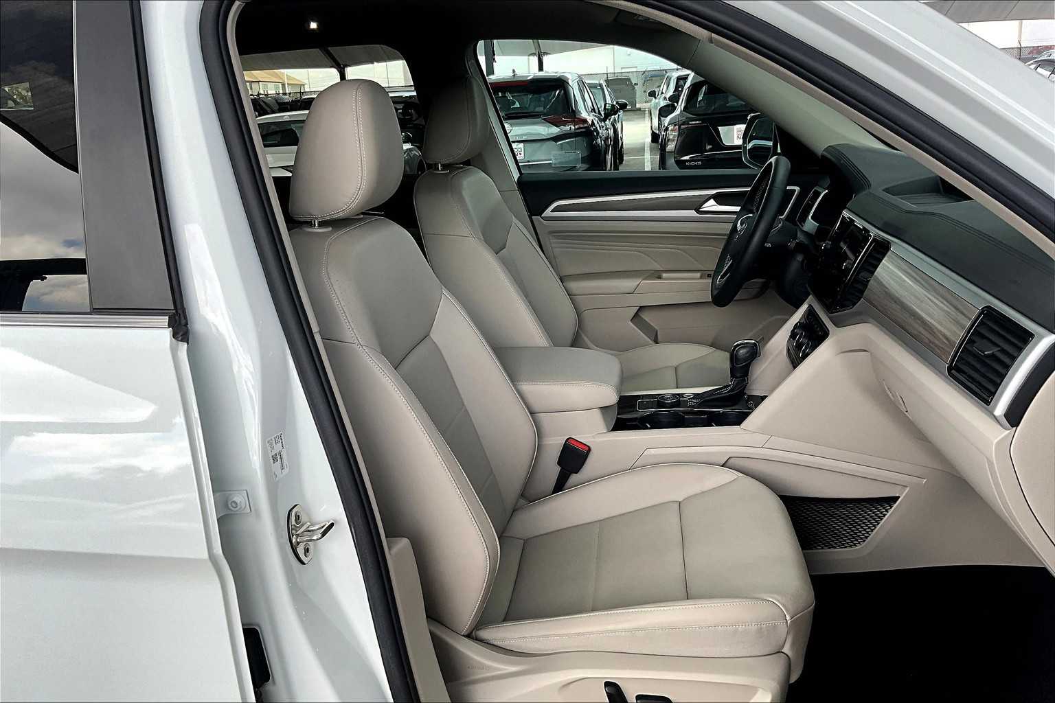 2021 Volkswagen Atlas SEL photo 7