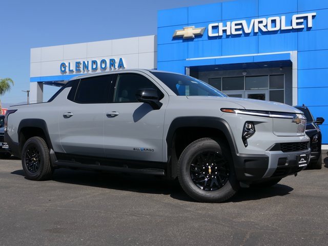 2026 Chevrolet Silverado EV LT's photo