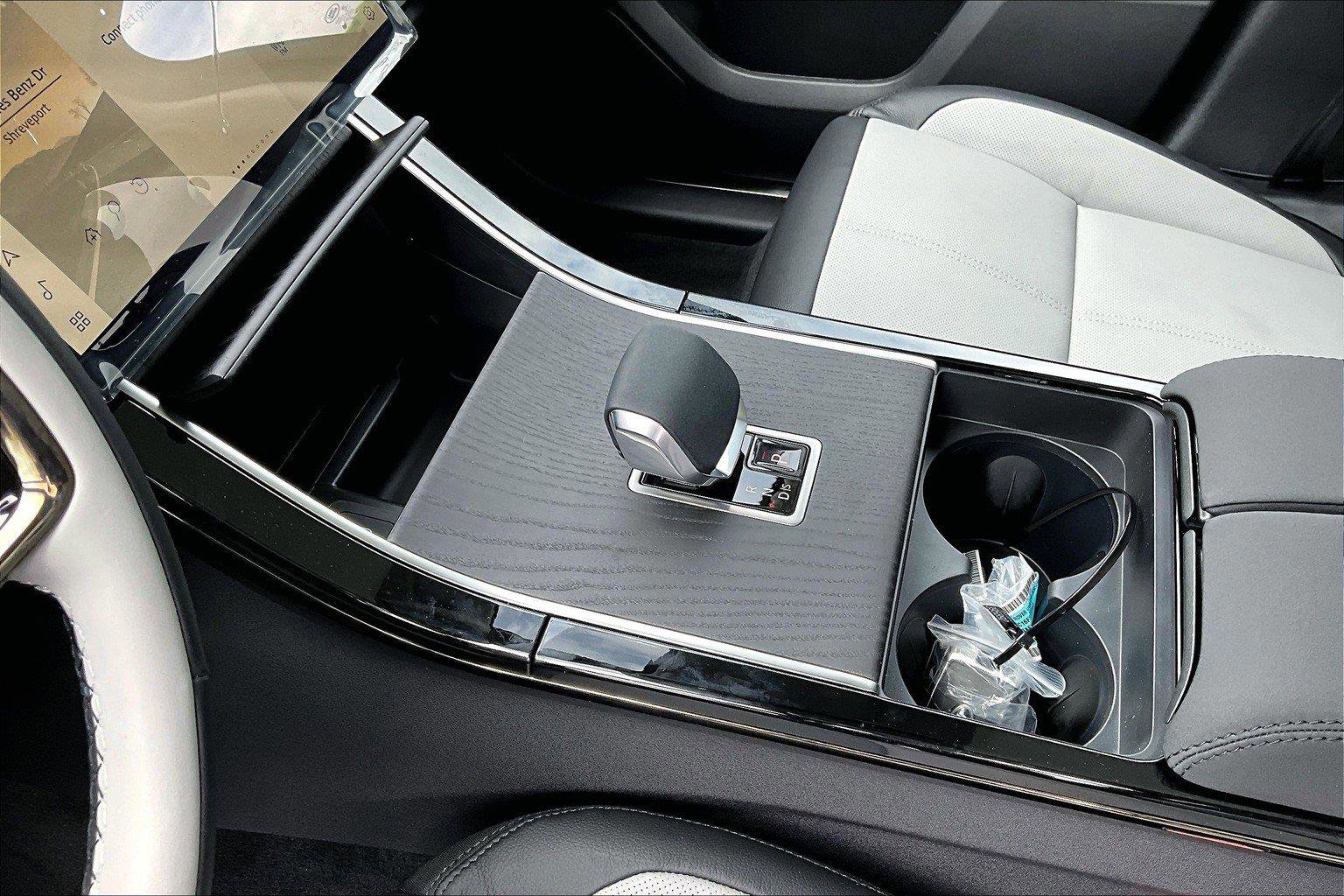 2025 Land Rover Range Rover Velar SE photo 8