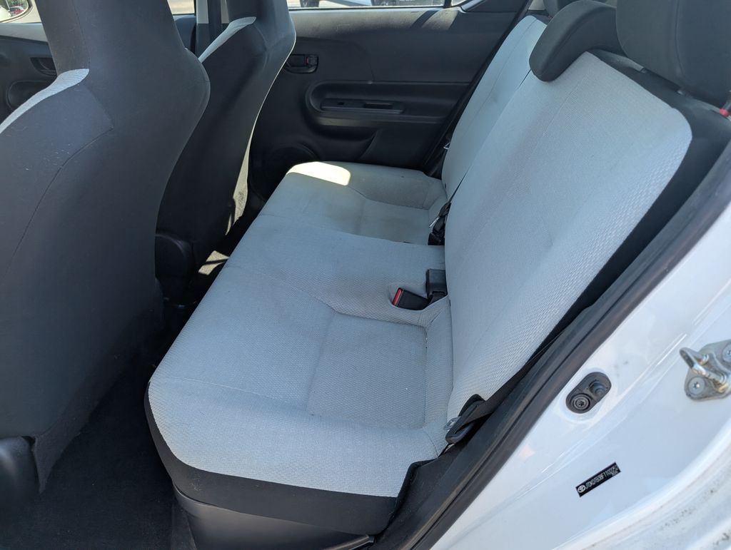 2015 Toyota Prius C Four photo 4