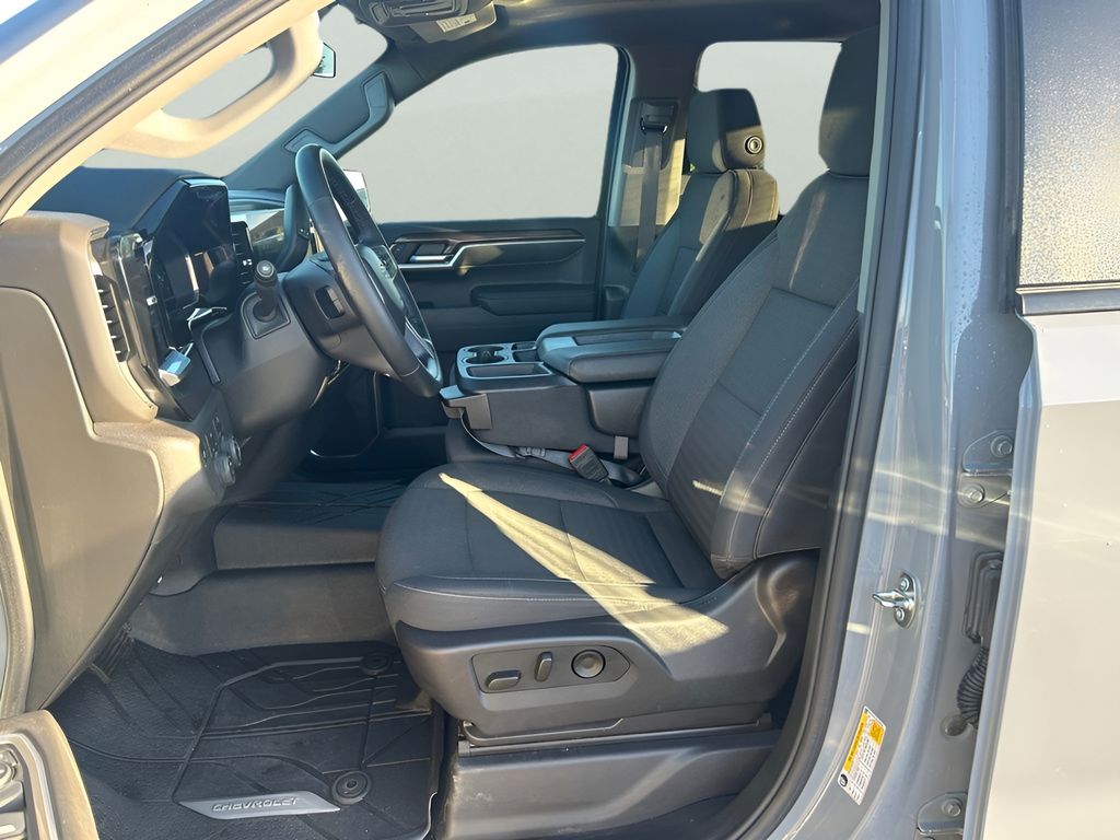 2024 Chevrolet Silverado 1500 RST photo 10