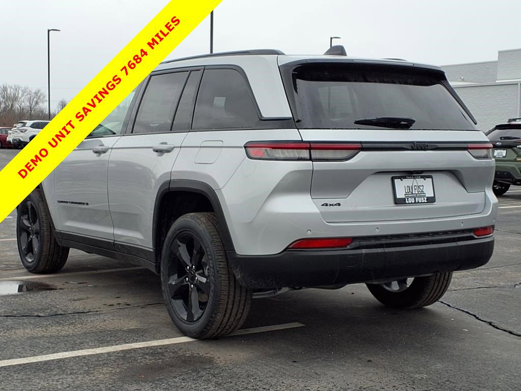 2025 Jeep Grand Cherokee Altitude photo 3