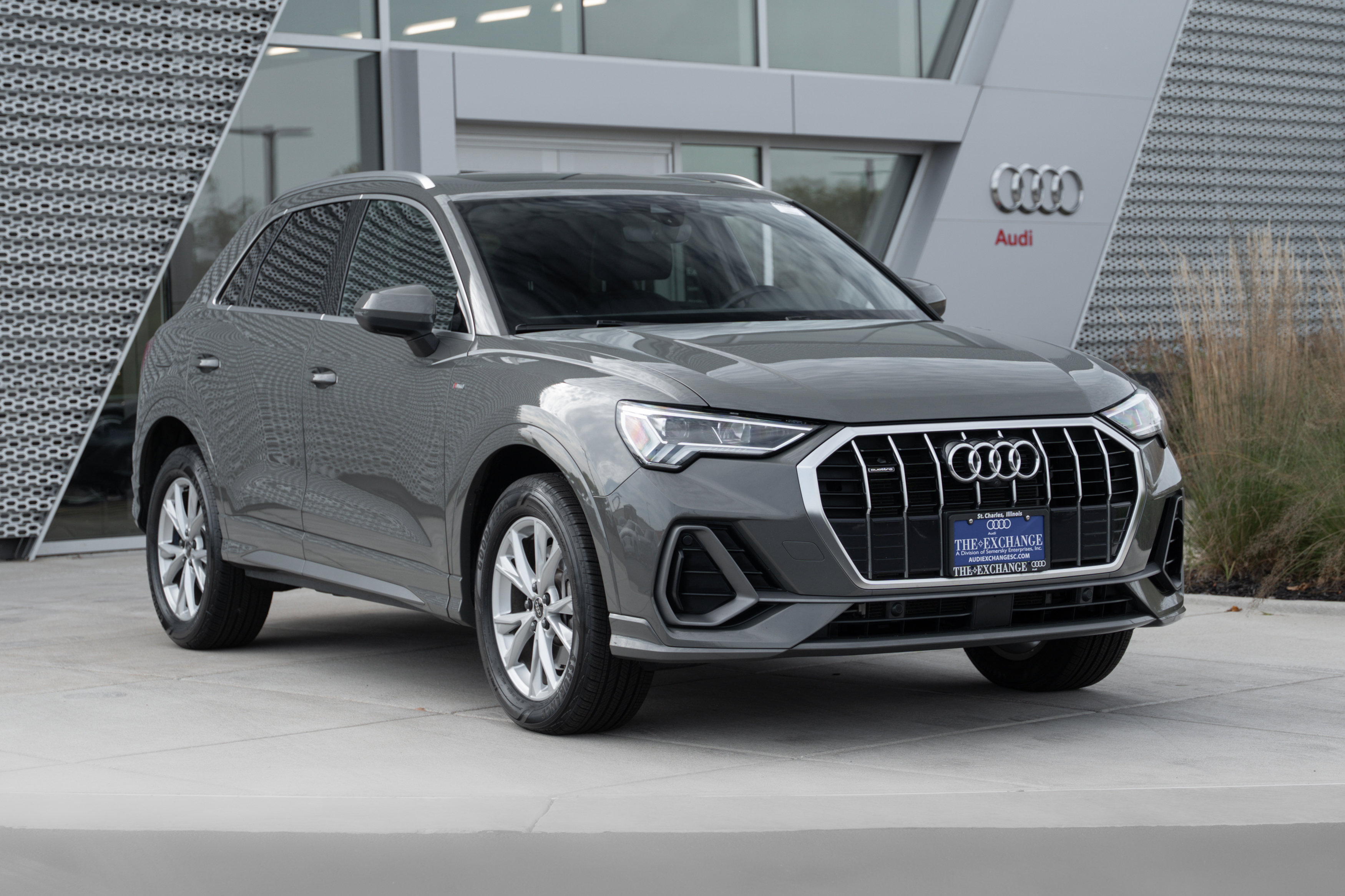 2022 Audi Q3 S line Premium Plus photo 2