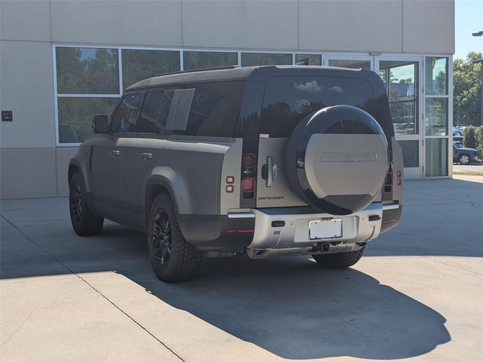 2025 Land Rover Defender S photo 5