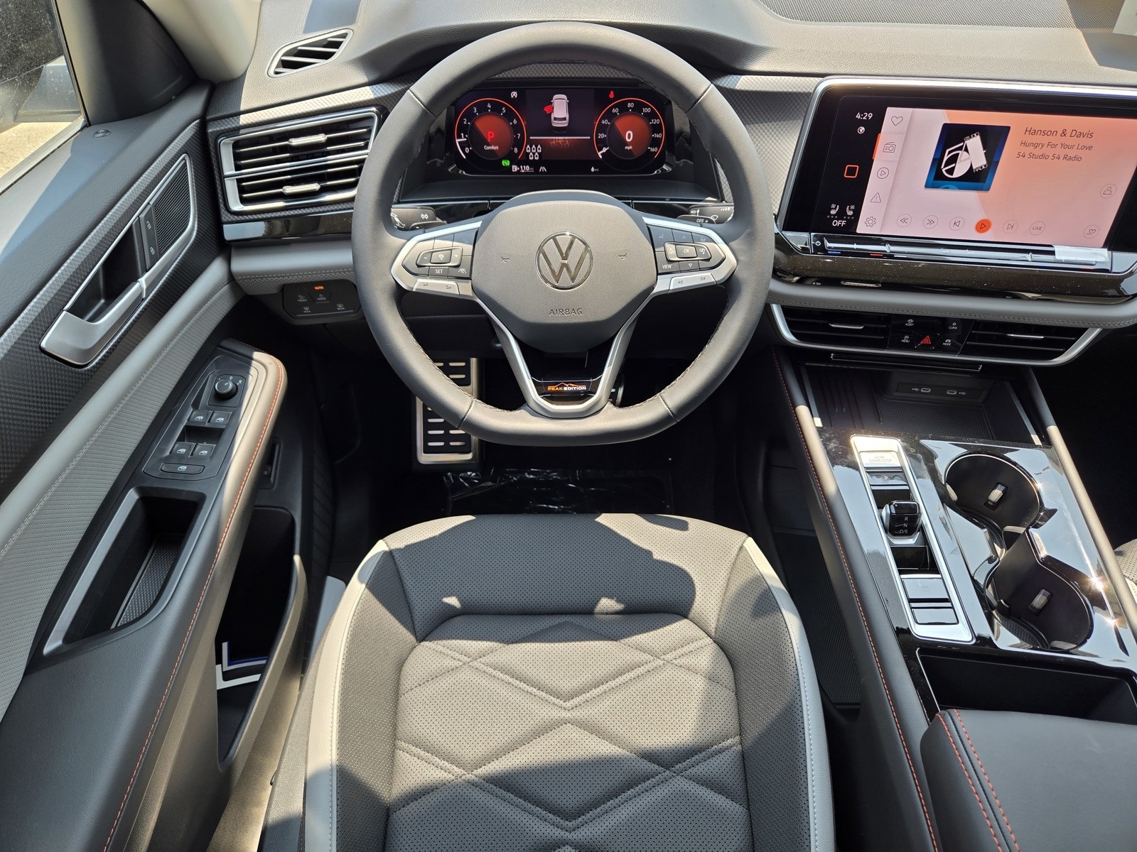 2025 Volkswagen Atlas SE Technology Peak Edition photo 8