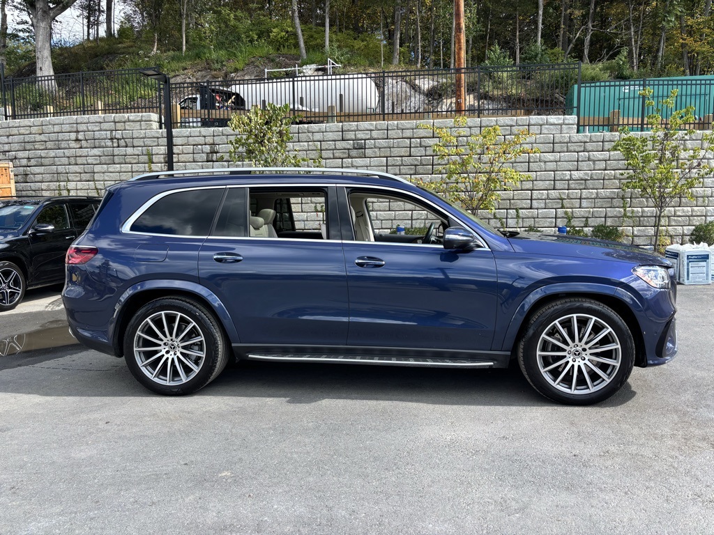 2025 Mercedes Benz GLS 580 4MATIC photo 4