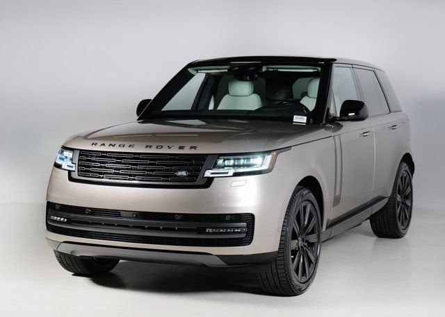 2025 Land Rover Range Rover SE's photo
