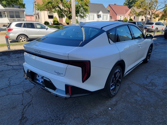 2025 Kia K4 GT-Line photo 4
