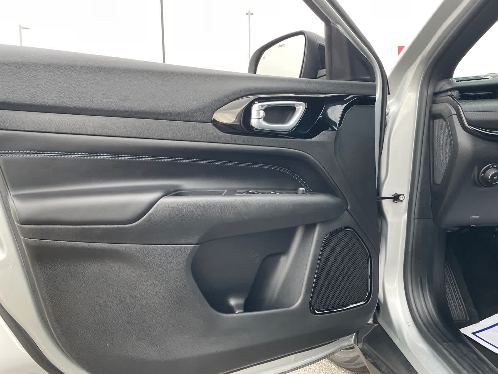 2025 Jeep Compass Latitude photo 17