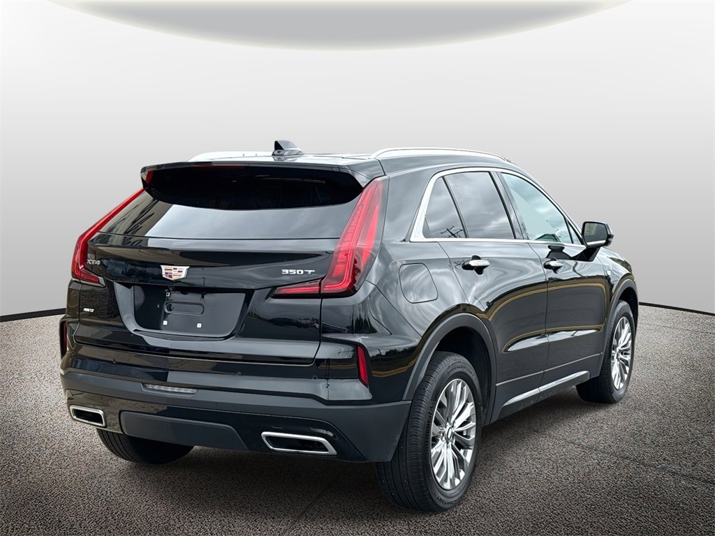 2025 Cadillac XT4 Premium Luxury photo 2