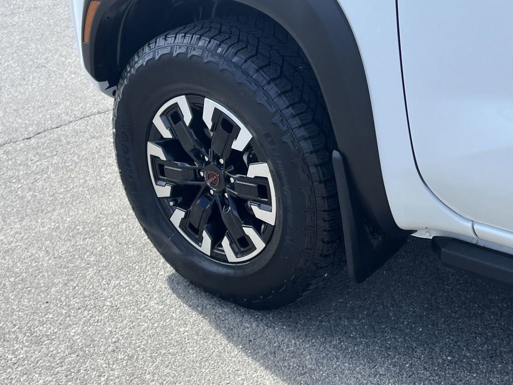 2024 Nissan Frontier PRO-4X photo 3