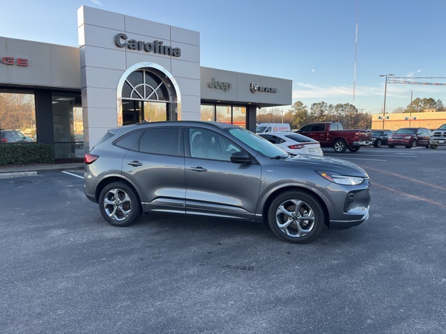 2023 Ford Escape ST-Line photo 2