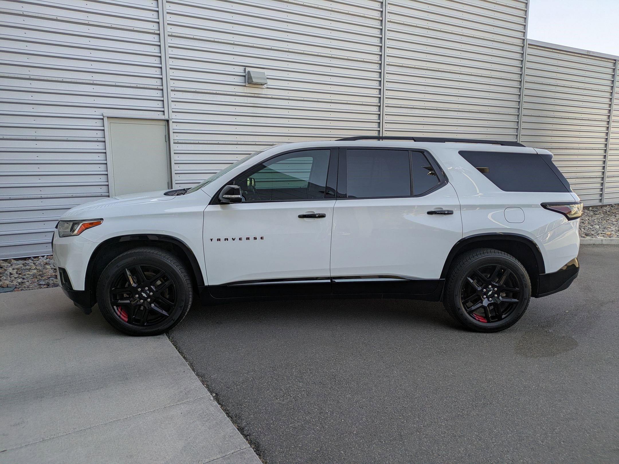 2020 Chevrolet Traverse Premier photo 2