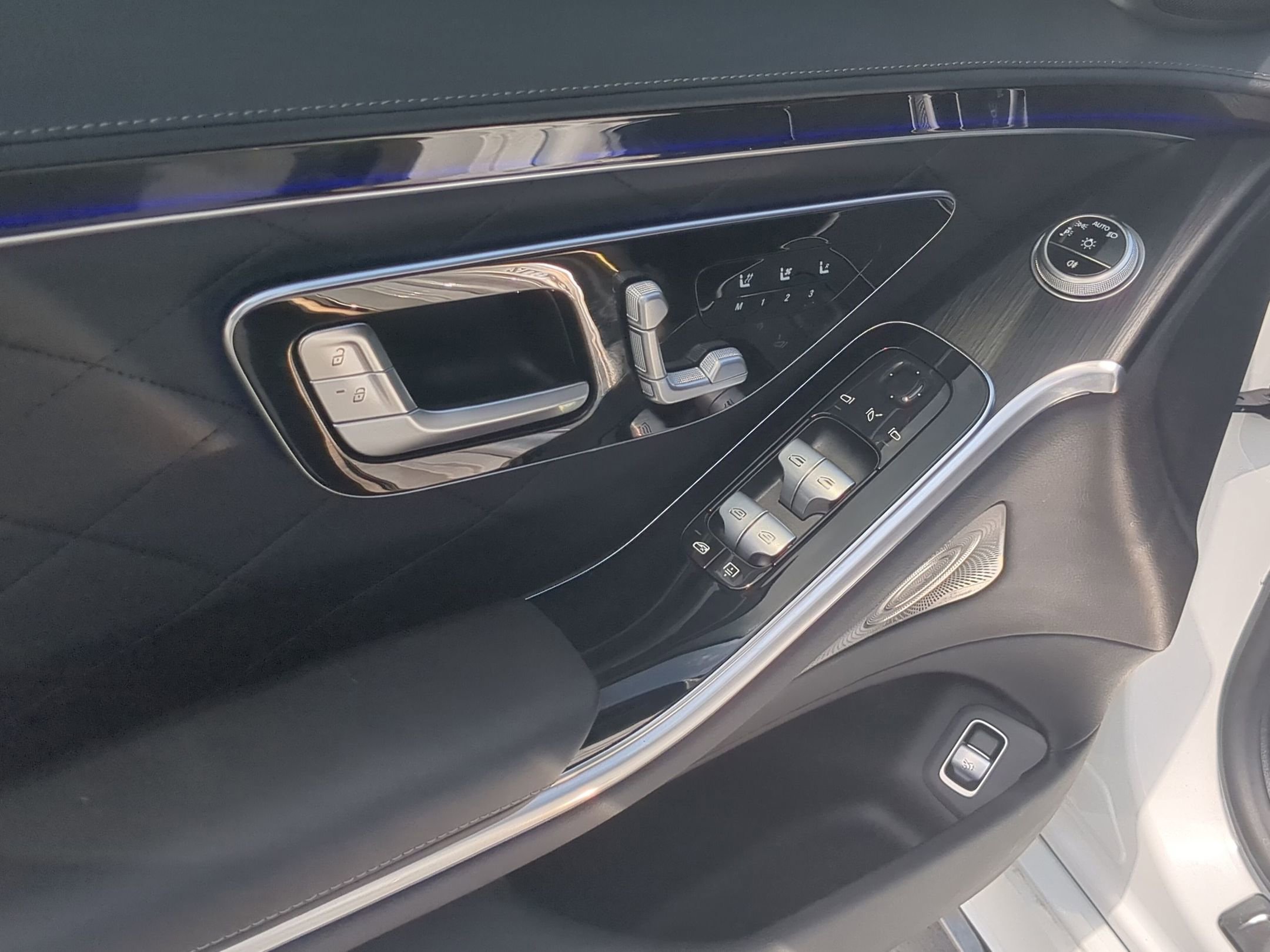 2025 Mercedes Benz S 580e 4MATIC photo 5