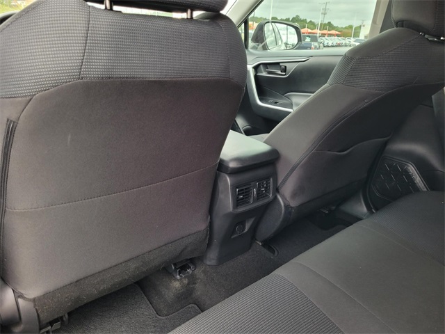 2022 Toyota RAV4 LE photo 21