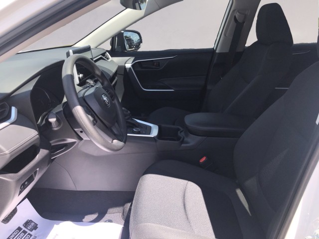 2024 Toyota RAV4 Hybrid LE photo 8
