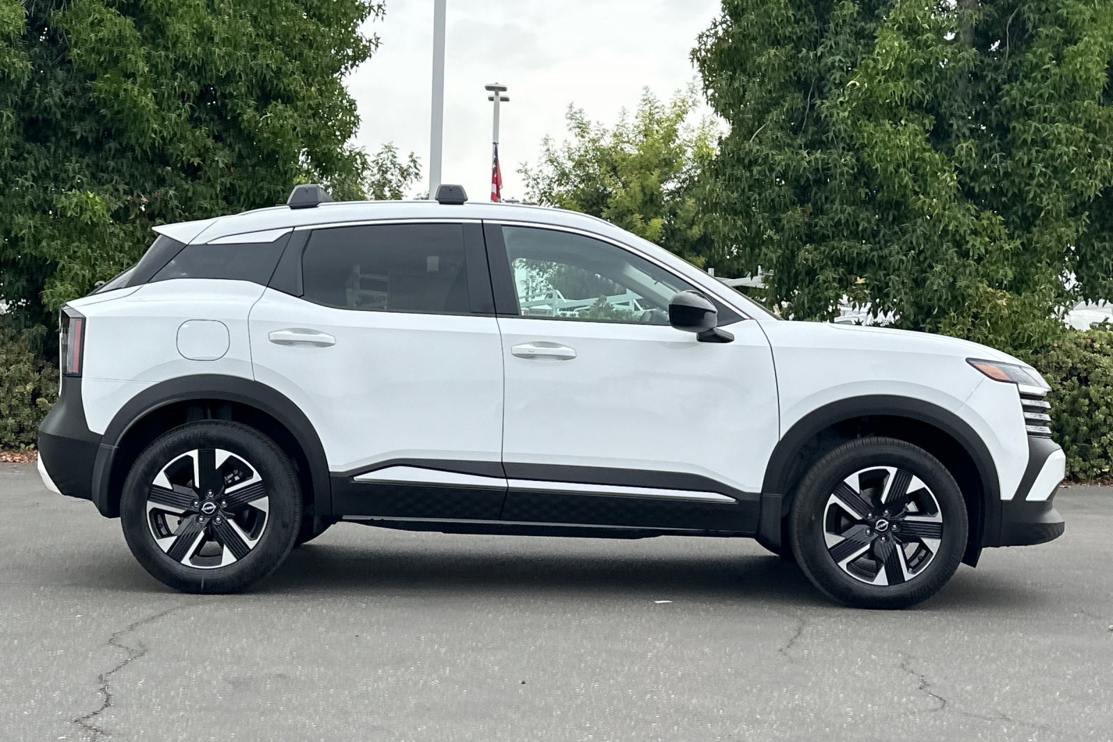 2026 Nissan Kicks SV photo 2