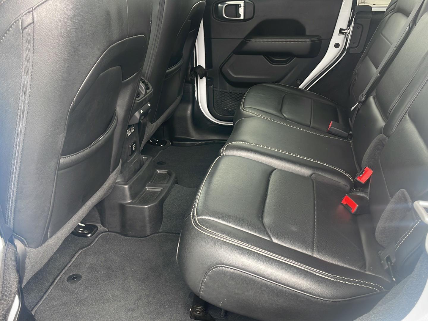 2022 Jeep Wrangler Unlimited Sahara photo 11