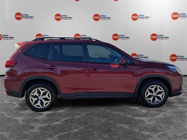 2022 Subaru Forester Premium photo 4